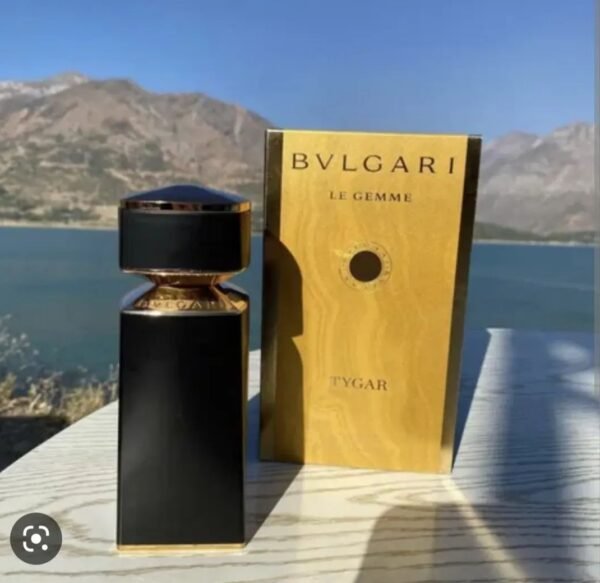 Senay.Perfumery: Bvlgari Le Gemme Tygar Eau de Parfum Sprey ilə özünüzü dəbdəbə ilə sevindirin. Berqamot, qreypfrut və zəfəranın üst notları lüks bir giriş yaradır. Dəri, sərv və vetiverdən ibarət ürək dərinlik və intriqa əlavə edir. Benzoin, ud və ağ müşk əsası həssas bir dad yaradır. Rəsmi şənliklər, romantik axşamlar və VIP tədbirlər üçün ideal olan niş ətir. Prestijli Bvlgari brendinin bu zərif ətri ilə varlığınızı dəbdəbənin və incəliyin mahiyyətini özündə cəmləşdirin. [25.03 02:49] Senay.Perfumery: 35 ml +5 ml 62 azn 55ml+17 ml hədiyyə 73 azn 55 ml+55 ml hədiyyə 85 azn 100 ml+55 ml hədiyyə 97Azn 100ml+100 ml hədiyə 119azn Diqqət:Qablaşma ve flakon şirkətə məxsusdu